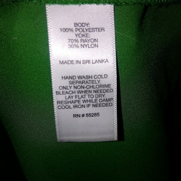 Express Sleeveless Blouse - Picture 3 of 3